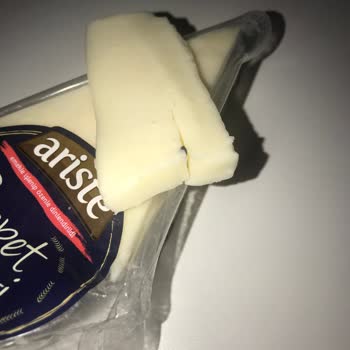 Ariste Peynir Peynir İçinde Çıkan Siyah Cisim