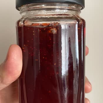 Tamek Çilek Reçelinden Çıkan İlginç Madde