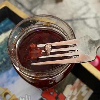 Tamek Çilek Reçelinden Çıkan İlginç Madde