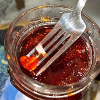 Tamek Çilek Reçelinden Çıkan İlginç Madde