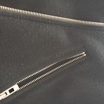 Zara Kase Mont Pamuklanma Yaptı