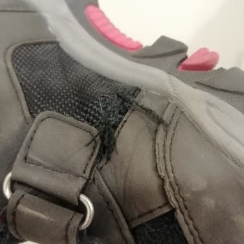 2 Ayda Yırtılan Çocuk Botu Boyner