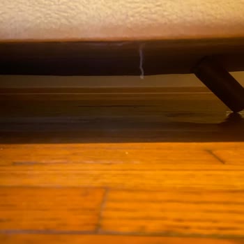 Engince Modoko Mağazası 1 Yıl Olamadan Koltukların Ayakları Yamuldu