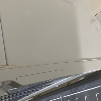 Beko Derin Dondurucu LED Panelin Üstünde Yapışkan İzi Var Ve Serbest