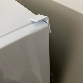 Beko Derin Dondurucu LED Panelin Üstünde Yapışkan İzi Var Ve Serbest