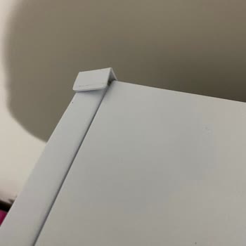 Beko Derin Dondurucu LED Panelin Üstünde Yapışkan İzi Var Ve Serbest