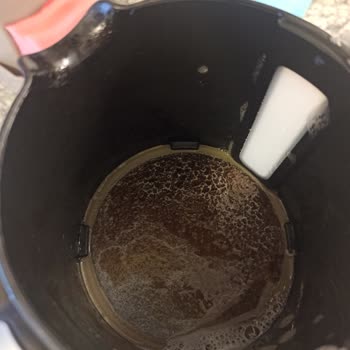 Hatır Hüps Kahve Makinesinde Süt Dibine Tutuyor!