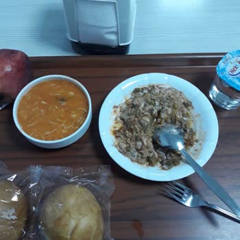 Tunceli Devlet Hastanesi 'nde İftarda Çıkan Yemeklerin Çeşidi Çok Az Ve Ana Yemekler Kötü