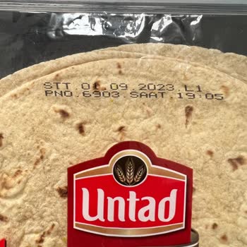 Untad Tam Buğday Lavaş Üzerindeki Sarı Kırmızı Benekler