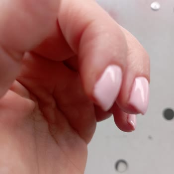 Elfa Beauty House Tırnak Manikür Kalıcı Oje Baştan Savma Yapıldı