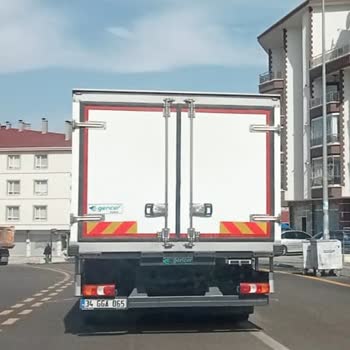 Bim Kamyon Şoförü Üzerimize Araç Sürdü