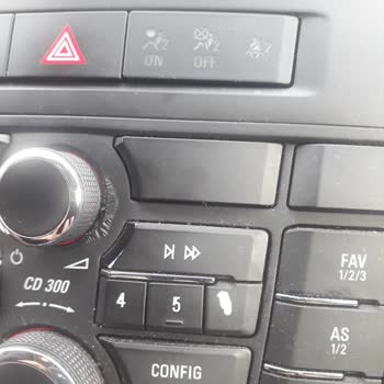 Opel Astra Radyo Soyulması