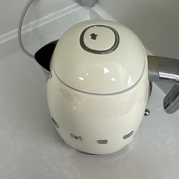 Smeg Kettle Su Isıtıcı Boya Soyulma