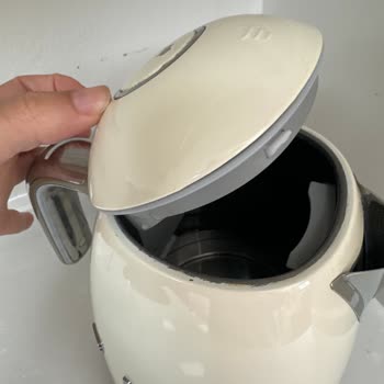 Smeg Kettle Su Isıtıcı Boya Soyulma