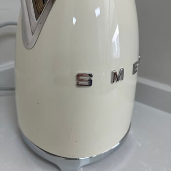 Smeg Kettle Su Isıtıcı Boya Soyulma