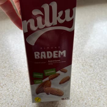 Nilky Kesilmiş, Bozuk Badem Sütü