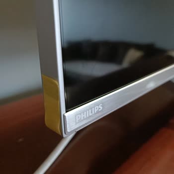 Philips TV Sıfır Kutusunda Açılan Ekranın Kırık Çıkması