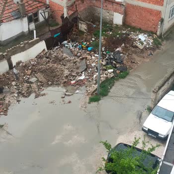 Edirne Belediyesi Yollar Çok Kötü Yağmur Yağdıktan Sonra İnsanlar Yürüyemiyor