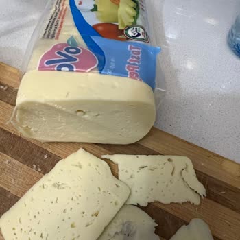 Ova Süt Ova Tost Peyniri Çok Gözenekli Ve Yumuşak, Peynir Kokusu Çok Baskın