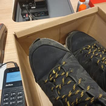 Flo Ayakkabı Garantili Ayakkabının Haline Bakın Kullanıcı Hatasıymış Pişmanlıksınız