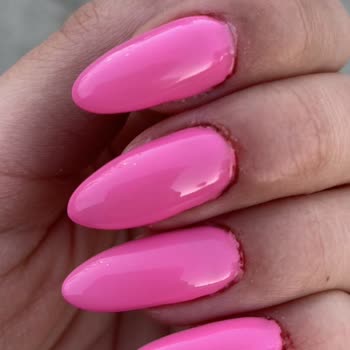 Hazal Akbay Beauty Kaba Üslup Ve Kanayan Tırnaklar