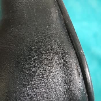 Moda Trend Çizmeyle Bir Kış Bile Geçiremeden Derisi Soyuldu Ve Kenarı Yırtıldı