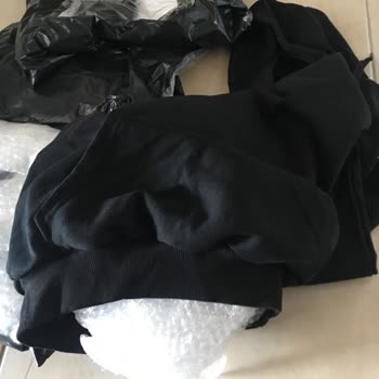 Mont Yerine Sweatshirt Gönderdiler