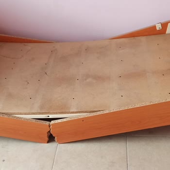 Milli Eğitim Bakanlığı (MEB) Erkek Öğrenci Pansiyonunun Kırılan Eşyalarının Tamir Edilmemesi