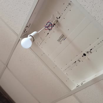 Milli Eğitim Bakanlığı (MEB) Erkek Öğrenci Pansiyonunun Kırılan Eşyalarının Tamir Edilmemesi