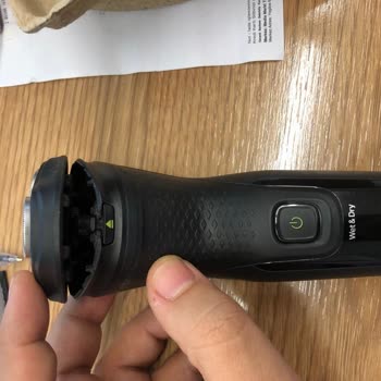 Philips S1223/41 Tıraş Makinesi Kapak Açma Düğmesi Şikayeti