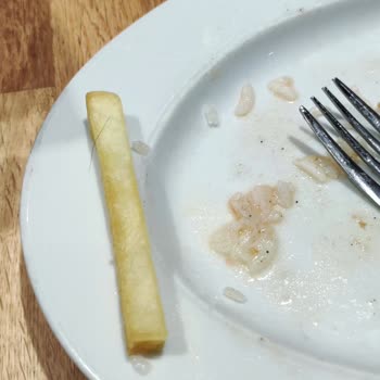 Edirne Lokantası (Florya) Yemeklerde Kıl Çıktı