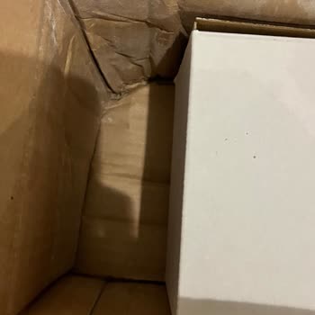 Parlak Aydınlatma (ParlakStore) Aldığım Pilli Abajur Yoğun Bir Sigara Kokusuyla Geldi