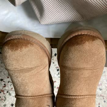 A101 Ugg Botlarımda Ki Leke