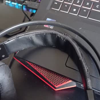 Gamepower Mihawk Kulaklık Pedi Soyuluyor