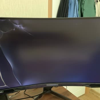 Samsung Müşterisini Önemsemiyor (Odyssey G7 Panel Değişimi)