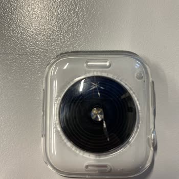 2 Haftalık Apple Watch Arka Camı Çatladı