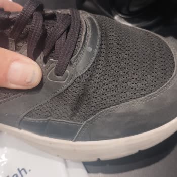 Skechers Bana "yalancısın" Diyor