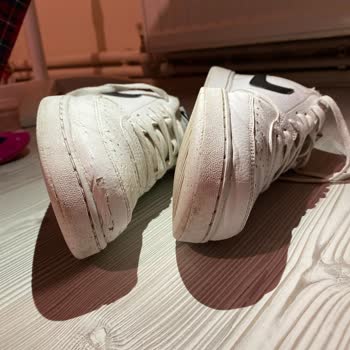 Deichmann’dan Aldığım Nike Ayakkabının Sadece Tekinin Çürümesi