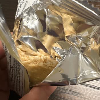 Muscle Station Protein Crunchy İçinden Kıl Çıktı!