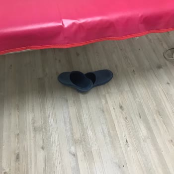 Dena Güzellik Merkezi İşini Düzgün Yapmayıp Tehdit Ediyor