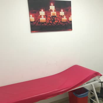 Dena Güzellik Merkezi İşini Düzgün Yapmayıp Tehdit Ediyor