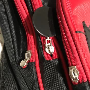 LCW Suluk Kapağı Kırıldı Ve Çanta Fermuar Sapı Kırık