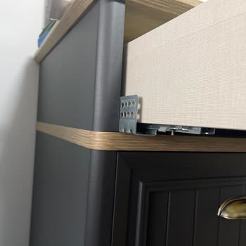 Kelebek Mobilya Konsol Çekmeceleri Düştü, Kalitesiz Malzeme Kullanılmış