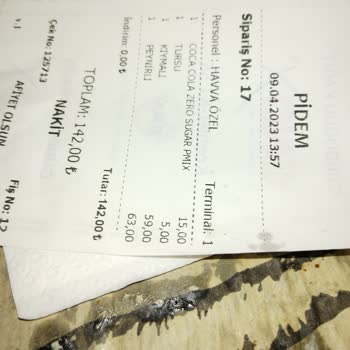 Pidem Restoran Çiğ Pide Servis Etti