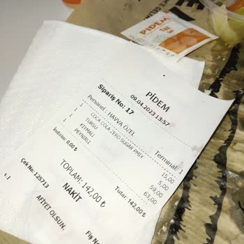 Pidem Restoran Çiğ Pide Servis Etti