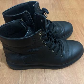 Hotiç Marka Botların 1 Yıl İçerisinde Tabanlarının Yarılması.