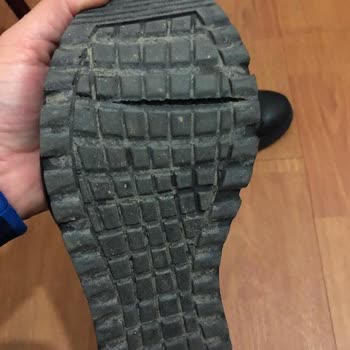 Hotiç Marka Botların 1 Yıl İçerisinde Tabanlarının Yarılması.