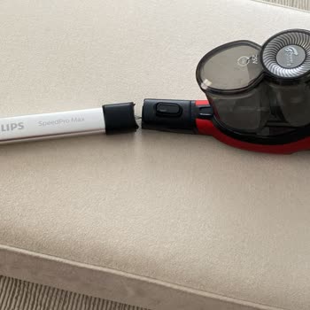 Philips SpeedPro Max Xc 7043 01 Dikey Şarjlı Süpürgem Ortadan Kırıldı