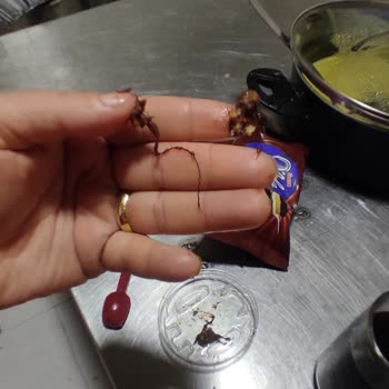 Ülker Ürünümün İçinden Bilmediğim Bir Cismin Çıkması