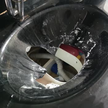 Por Çöz Üstüne Sıcak Su Dökünce Lavabo Patladı